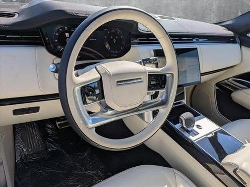 2025 Land Rover Range Rover P530 SE