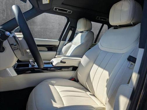 2025 Land Rover Range Rover P530 SE