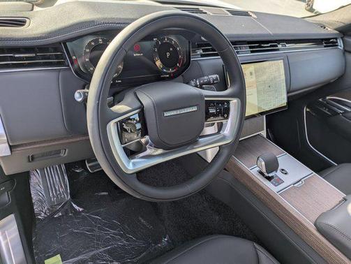 2026 Land Rover Range Rover P530 SE 7 Seat