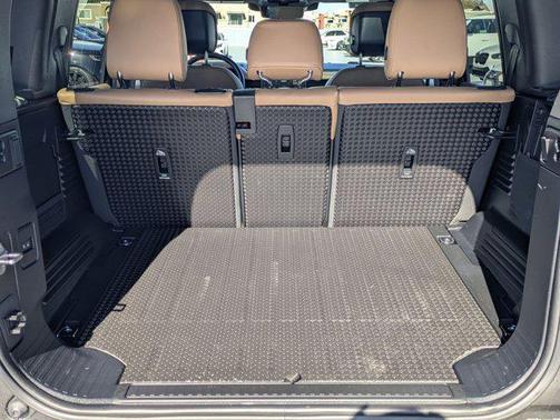 Santorini Black Metallic 2025 Land Rover Defender 110 P400 X-Dynamic SE