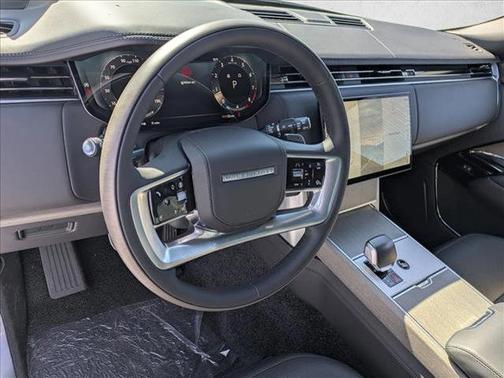 2026 Land Rover Range Rover P615 SV