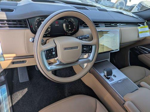 2025 Land Rover Range Rover P550e SE