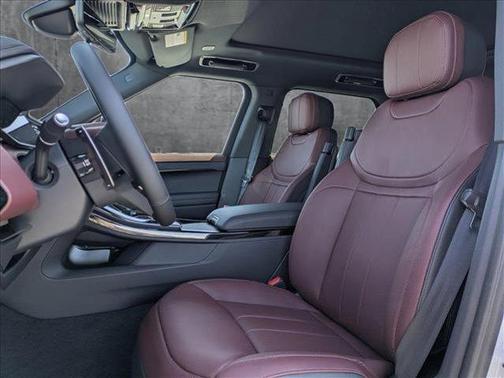 2025 Land Rover Range Rover Sport SE