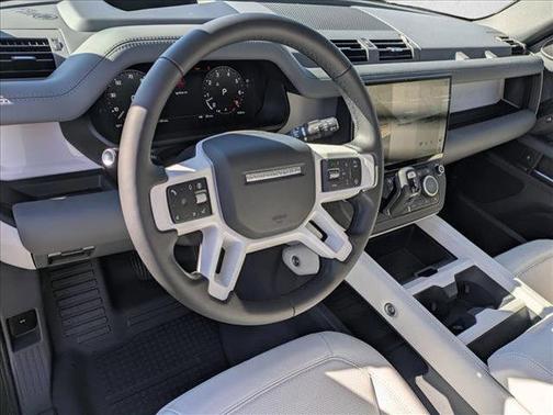 2026 Land Rover Defender P400 X-Dynamic SE