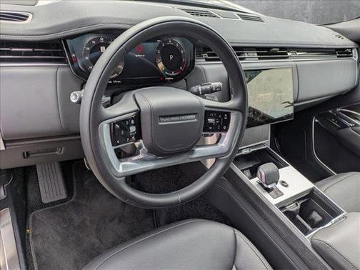 2025 Land Rover Range Rover P530 SE