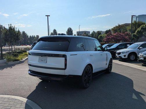 2025 Land Rover Range Rover P550e SE