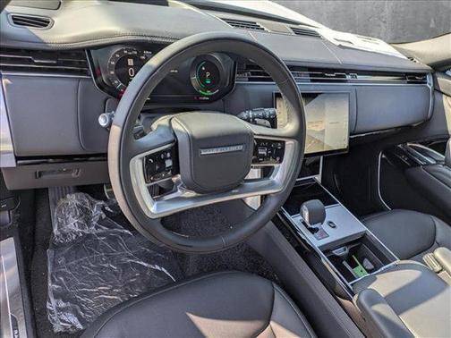 2025 Land Rover Range Rover P550e SE