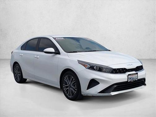 Snow White Pearl 2023 Kia Forte LXS