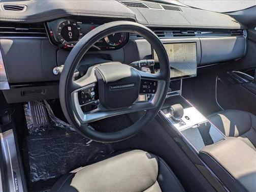 2025 Land Rover Range Rover P530 SE 7 Seat