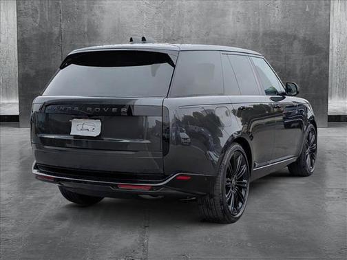 2025 Land Rover Range Rover P400 SE