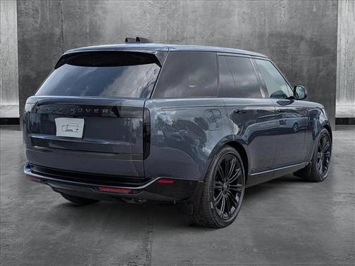 2025 Land Rover Range Rover P530 SE