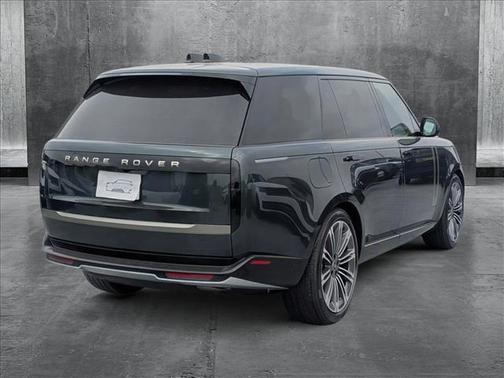 2025 Land Rover Range Rover P400 SE 7 Seat