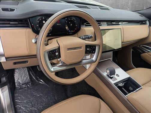 2025 Land Rover Range Rover P400 SE 7 Seat