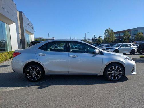 Classic Silver Metallic 2019 Toyota Corolla SE