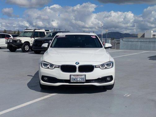 Alpine White 2018 BMW 320 i