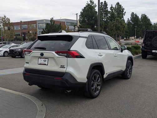 2022 Toyota RAV4 Hybrid XLE Premium