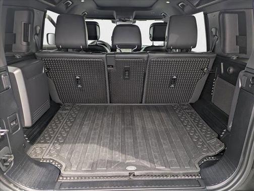 2022 Land Rover Defender 110 V8