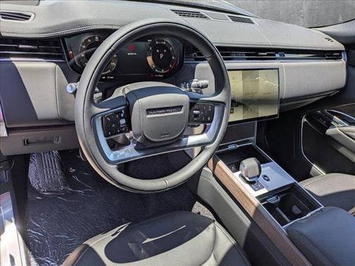 2025 Land Rover Range Rover P400 SE 7 Seat