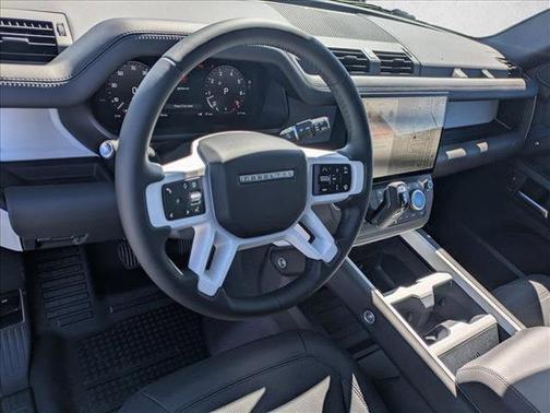 2026 Land Rover Defender P400 X-Dynamic SE