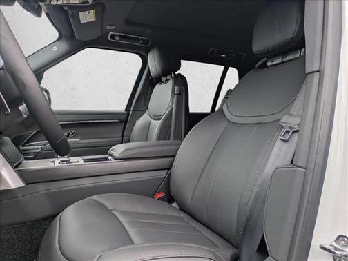 2026 Land Rover Range Rover P530 SE