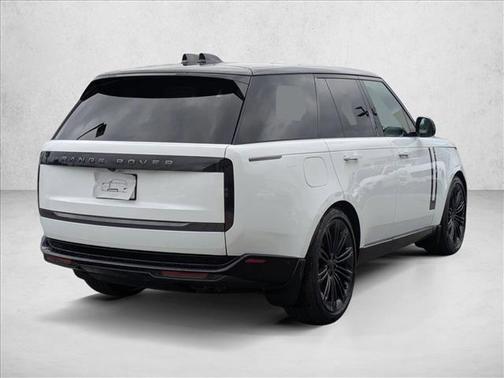 2026 Land Rover Range Rover P530 SE