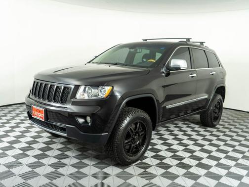 Brilliant Black Crystal Pearlcoat 2013 Jeep Grand Cherokee Overland