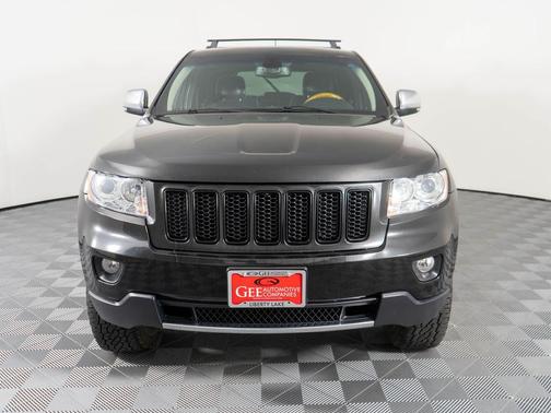 Brilliant Black Crystal Pearlcoat 2013 Jeep Grand Cherokee Overland