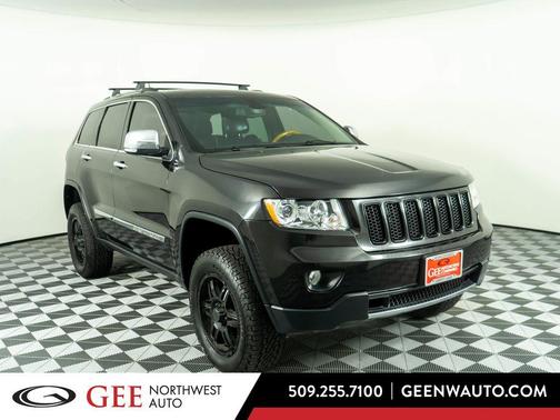 Brilliant Black Crystal Pearlcoat 2013 Jeep Grand Cherokee Overland
