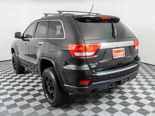 Brilliant Black Crystal Pearlcoat 2013 Jeep Grand Cherokee Overland