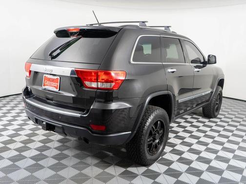 Brilliant Black Crystal Pearlcoat 2013 Jeep Grand Cherokee Overland