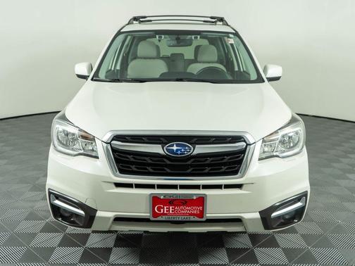 Crystal White Pearl 2017 Subaru Forester 2.5i Premium