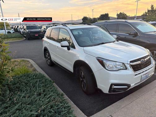 Crystal White Pearl 2017 Subaru Forester 2.5i Premium