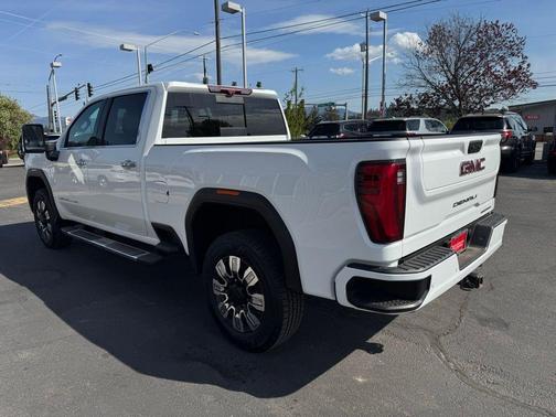 Summit White 2024 GMC Sierra 2500 Denali