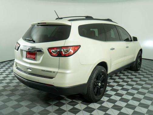 White Diamond Clearcoat 2014 Chevrolet Traverse 2LT