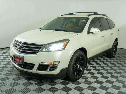 White Diamond Clearcoat 2014 Chevrolet Traverse 2LT