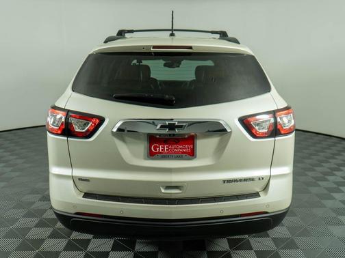 White Diamond Clearcoat 2014 Chevrolet Traverse 2LT