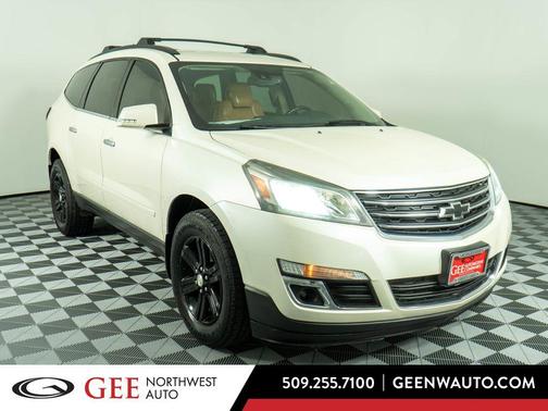 White Diamond Clearcoat 2014 Chevrolet Traverse 2LT