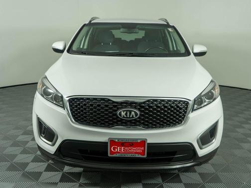 Snow White Pearl 2016 Kia Sorento LX