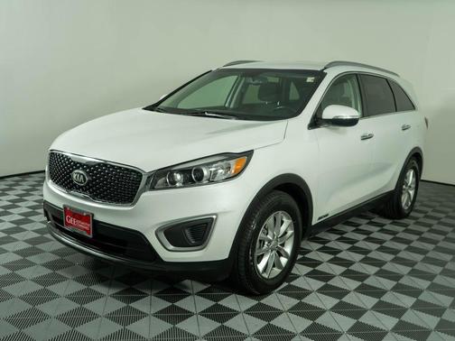 Snow White Pearl 2016 Kia Sorento LX