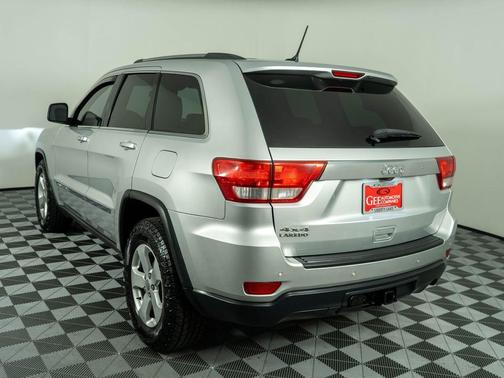 Bright Silver Clearcoat Metallic 2013 Jeep Grand Cherokee Laredo
