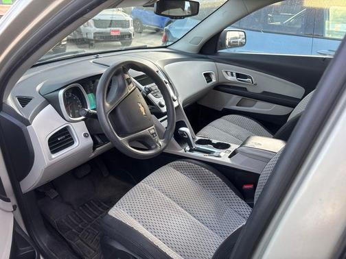 Champagne Silver 2014 Chevrolet Equinox LS