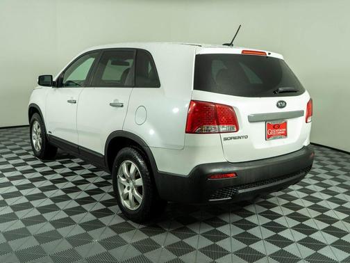 2011 Kia Sorento LX