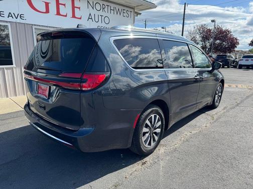 Maximum Steel Metallic 2021 Chrysler Pacifica Touring-L