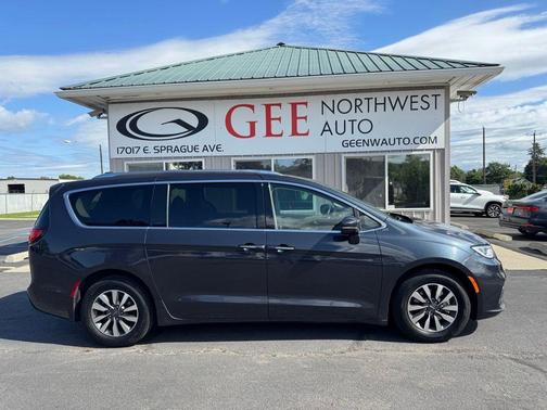 Maximum Steel Metallic 2021 Chrysler Pacifica Touring-L