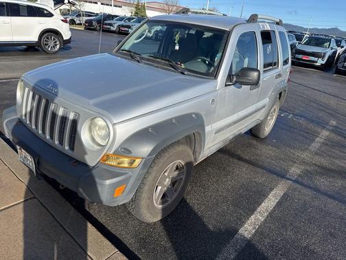 Bright Silver Clearcoat Metallic 2005 Jeep Liberty Renegade