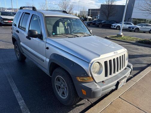 Bright Silver Clearcoat Metallic 2005 Jeep Liberty Renegade