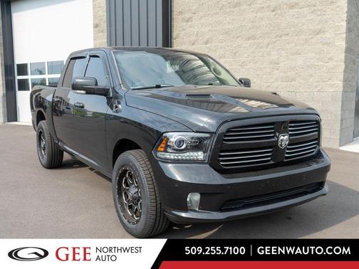 Brilliant Black Crystal Pearlcoat 2016 RAM 1500 Sport