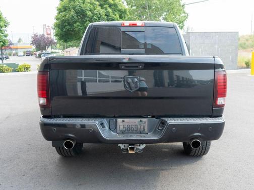 Brilliant Black Crystal Pearlcoat 2016 RAM 1500 Sport