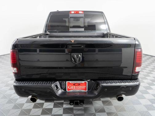 Brilliant Black Crystal Pearlcoat 2016 RAM 1500 Sport