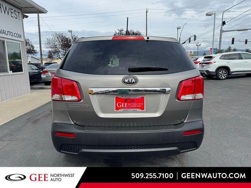 Titanium Silver 2011 Kia Sorento LX